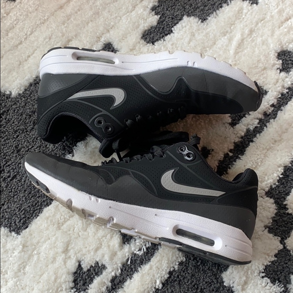 Women’s NIKE Air Max 1 Ultra Moore sz 6.5